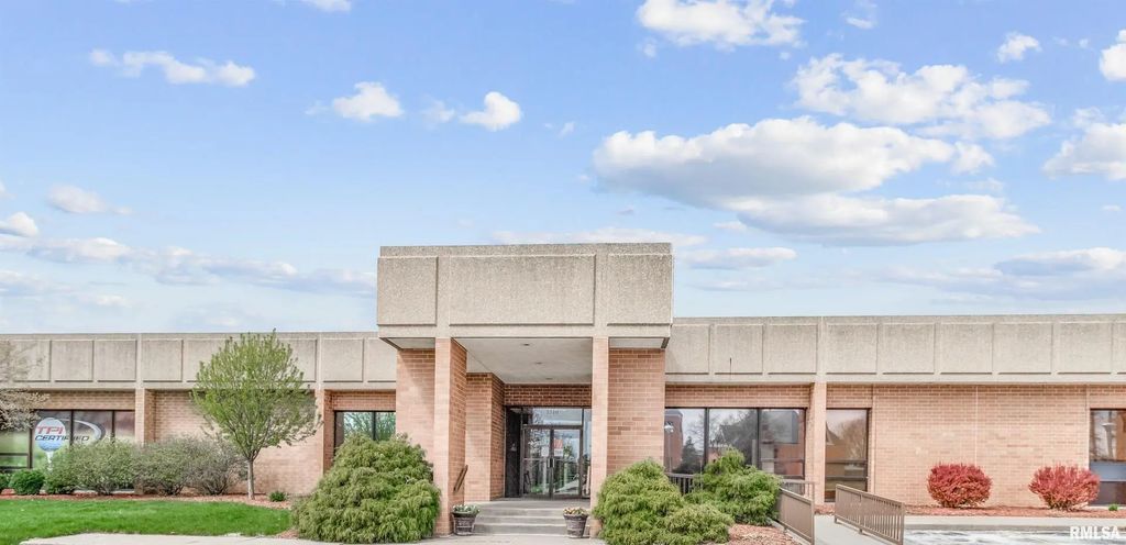 3740 Utica Ridge Road, Bettendorf