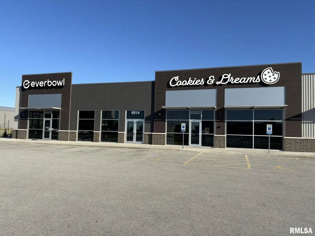 6914 Competition Court 10, Bettendorf