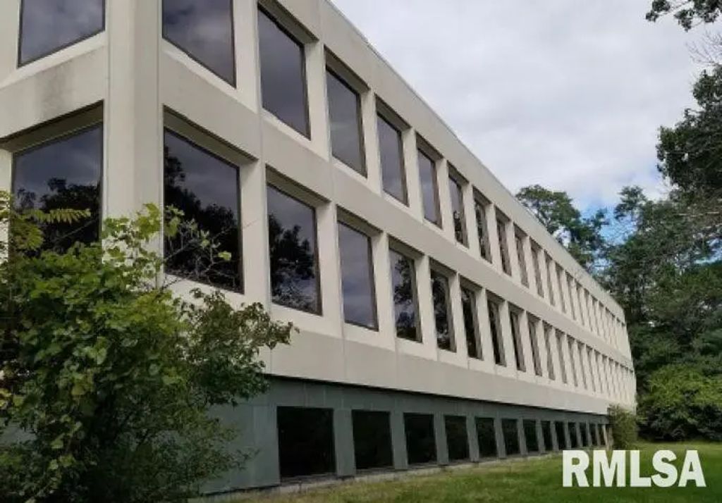 3561 60th Street 1st Floor, Moline