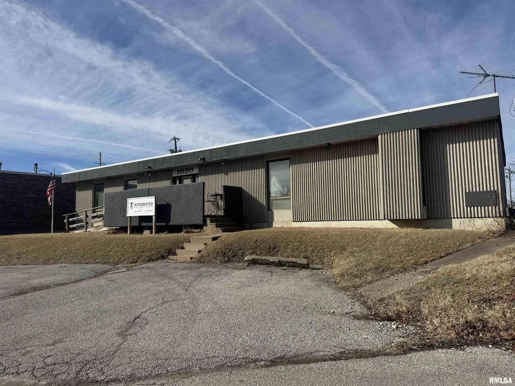 1020 Lincoln Road, Bettendorf