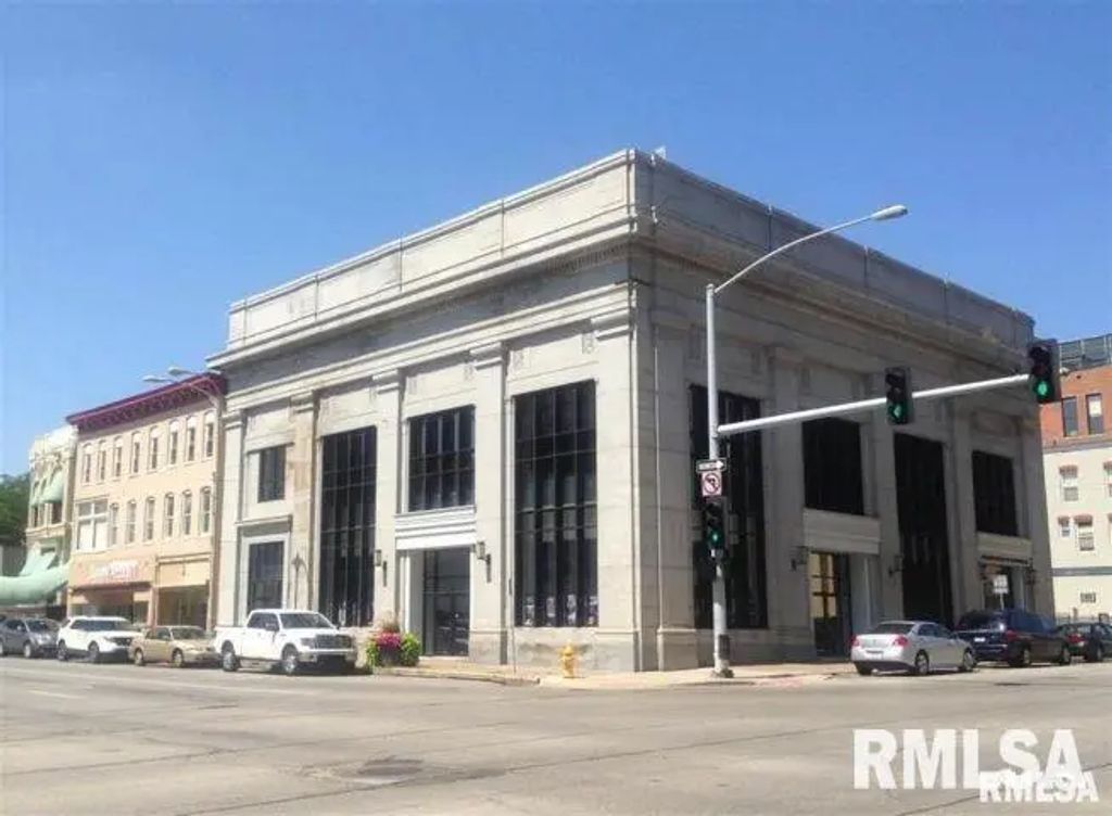 300 Brady Street, Davenport