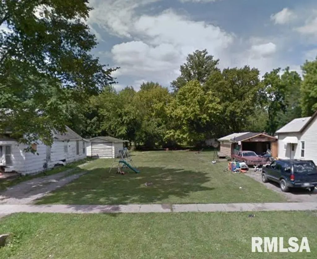 209 S Walnut Street, Duquoin
