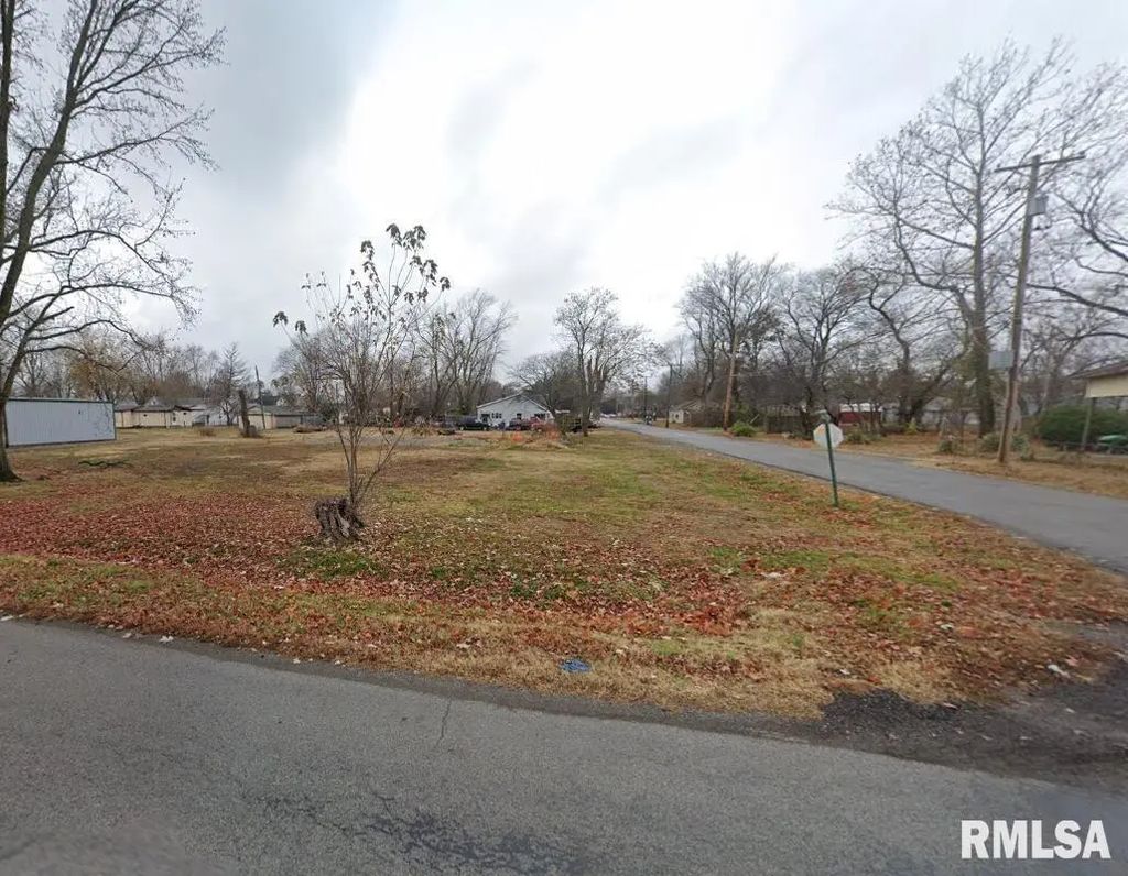 115 S Hickory Street, Duquoin