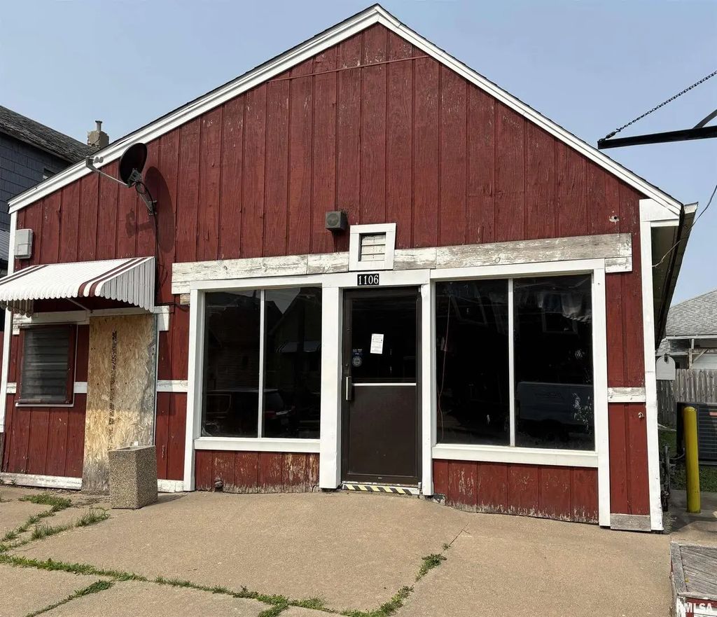 1106 S 8th Street, Clinton