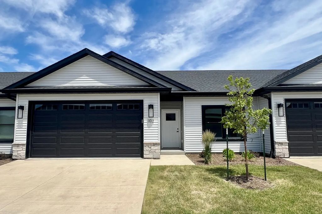 1875 Redbud Circle 102, Eldridge