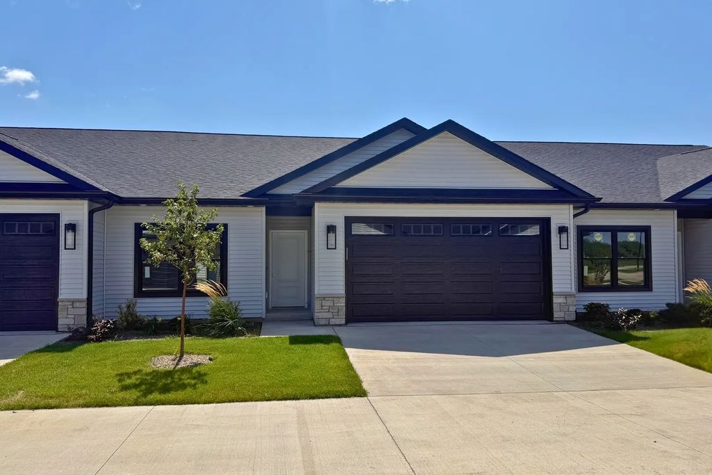 1867 Redbud Circle 102, Eldridge