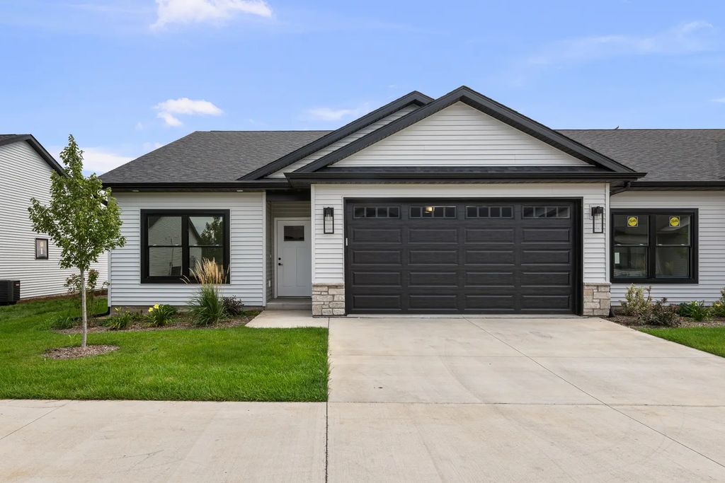 1867 Redbud Circle 103, Eldridge