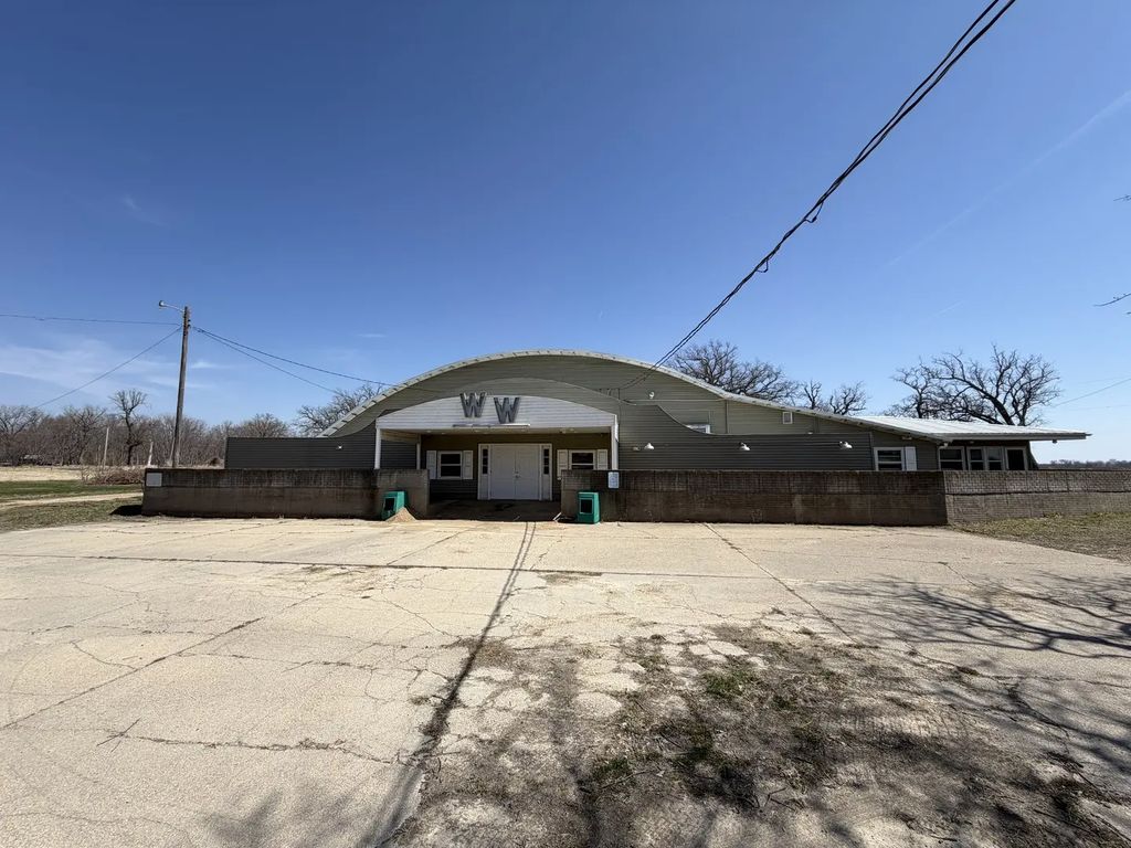 18800 315th Street, Long Grove