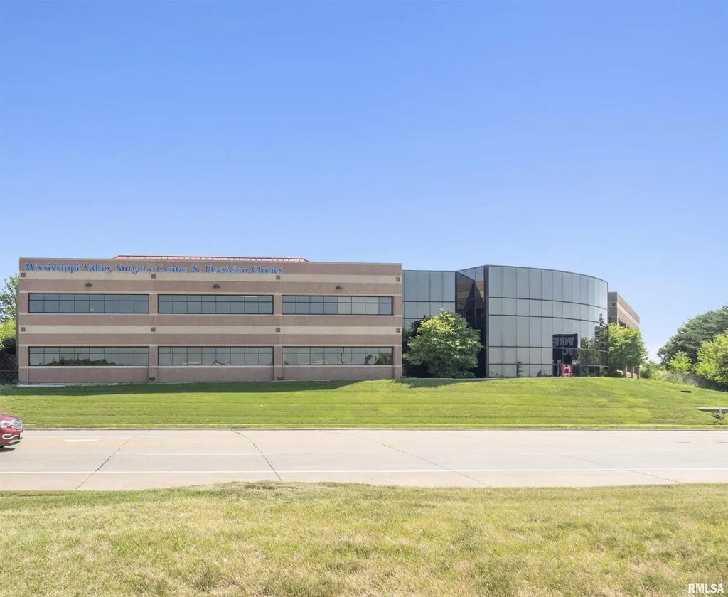 3385 Dexter Court 3-002, Davenport