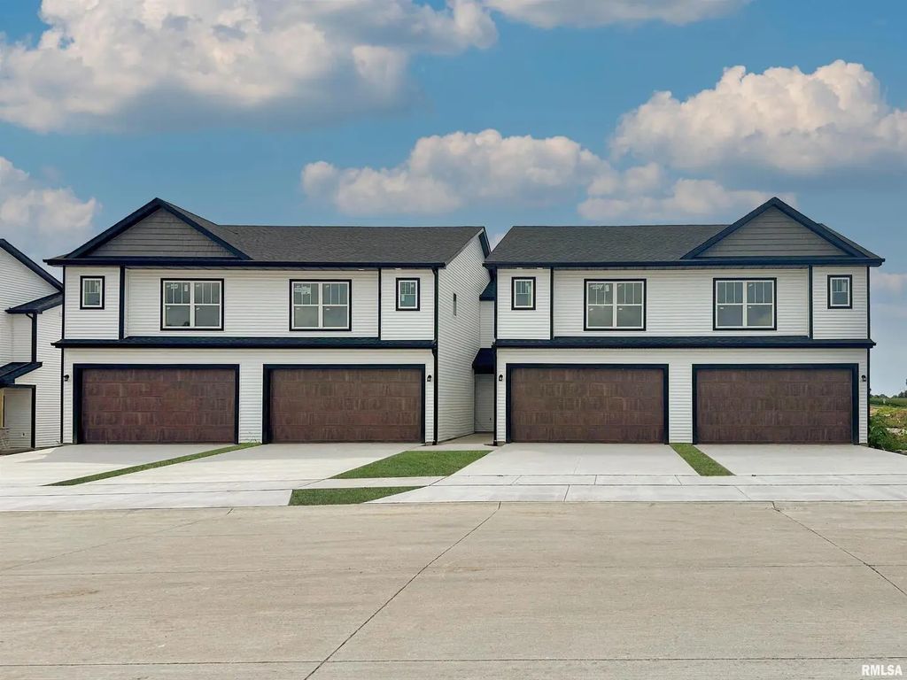 5922 Butterfield Court, Bettendorf