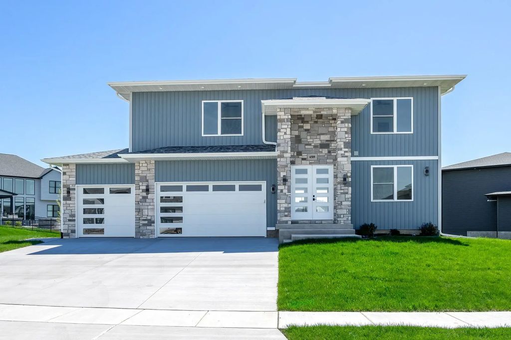 6589 Blackbird Lane, Bettendorf