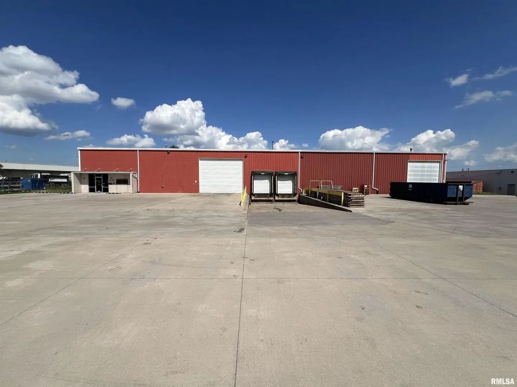 1927 Comenitz Drive, Davenport