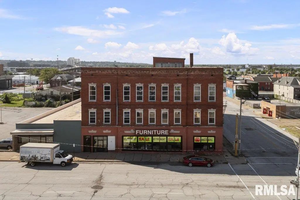 825 W 4th Street, Davenport