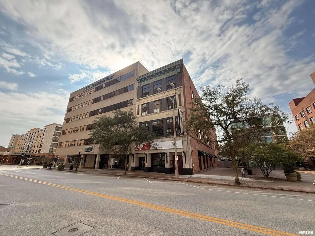 111 W 2nd Street, Davenport