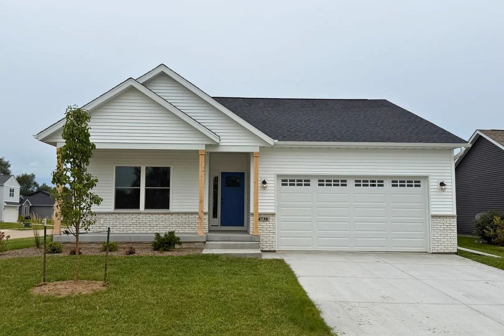 4738 W 11th Street, Davenport