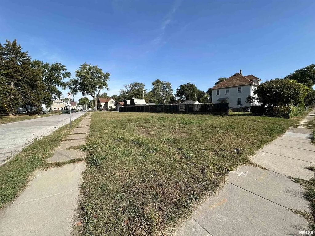 2736 Rockingham Road, Davenport