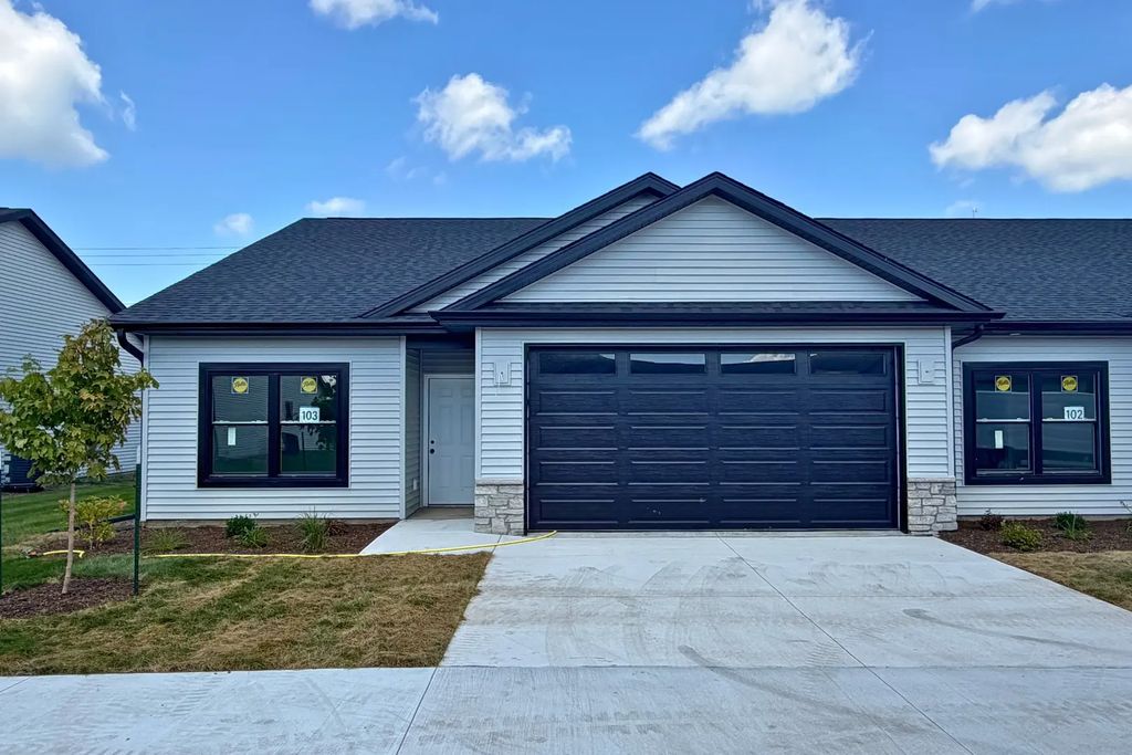 1704 Redbud Circle 103, Eldridge