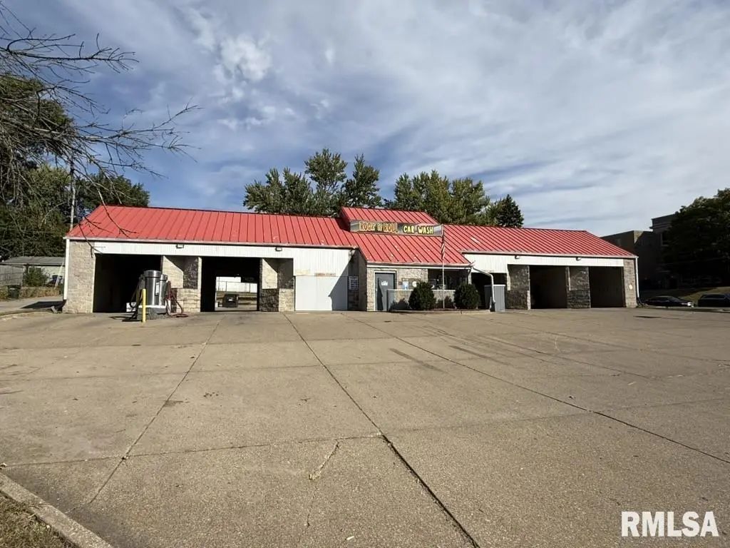 1324 E Locust Street, Davenport