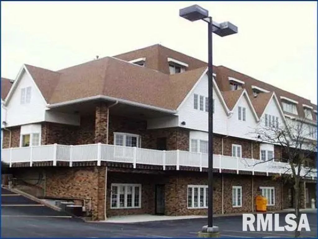 2435 Kimberly Road 210n, Bettendorf
