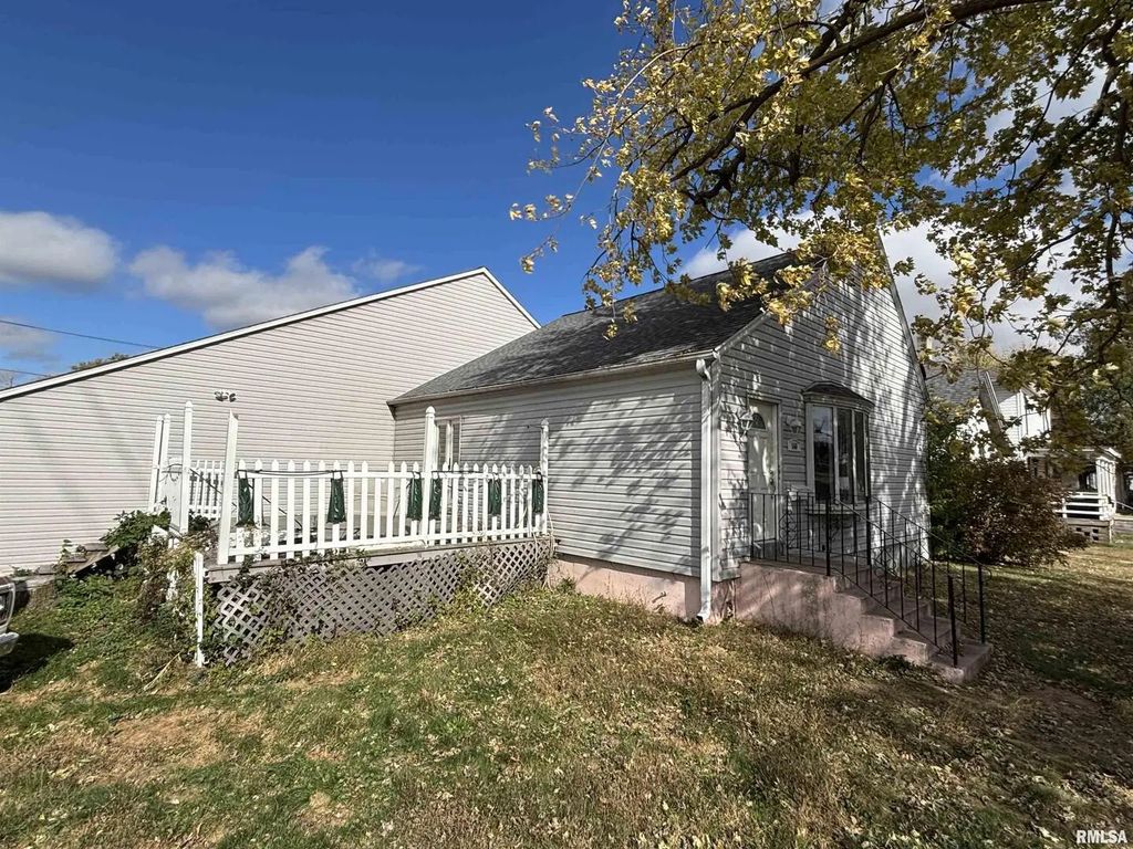 560 S 4th Avenue, Clinton