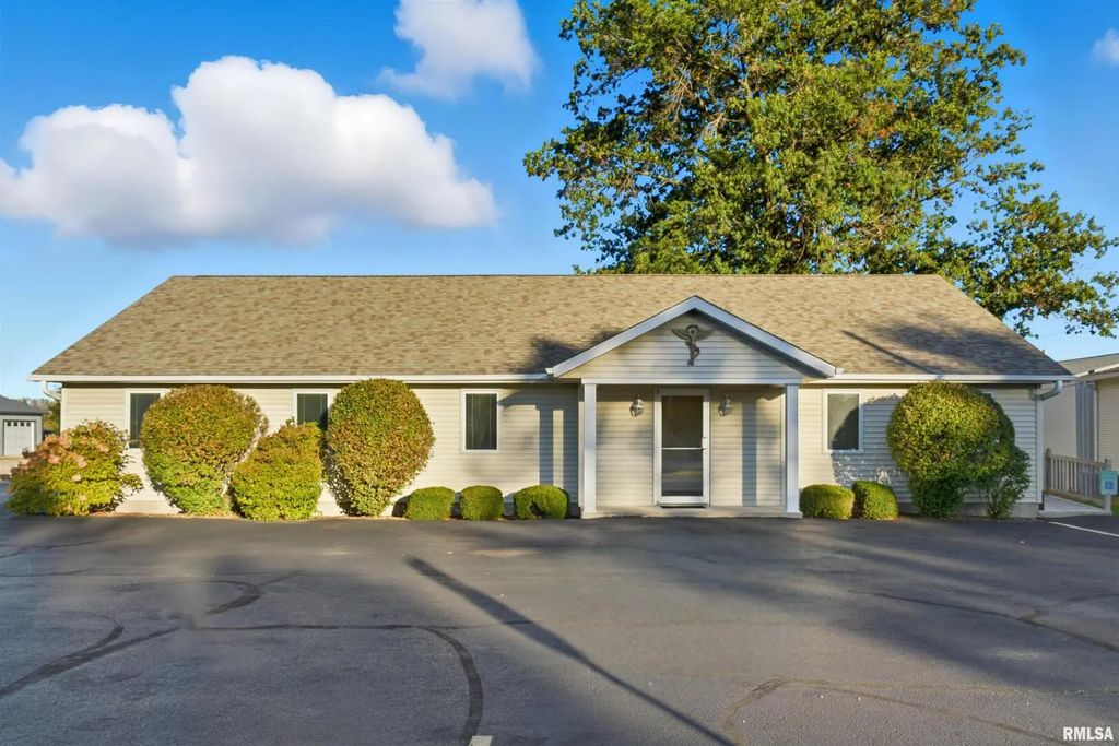 219 N Canal Street, Annawan