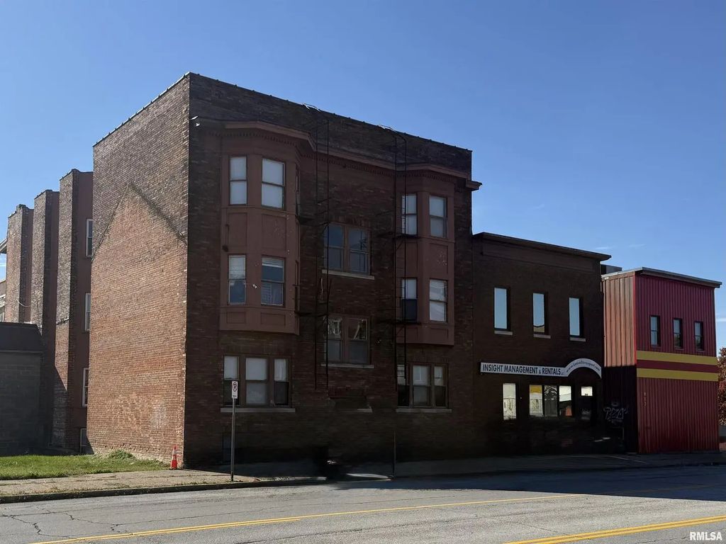 805 W 2nd Street, Davenport