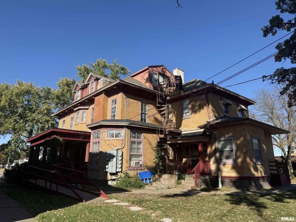 1429 Brady Street, Davenport