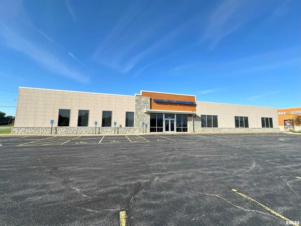 1401 Kimberly Road, Bettendorf
