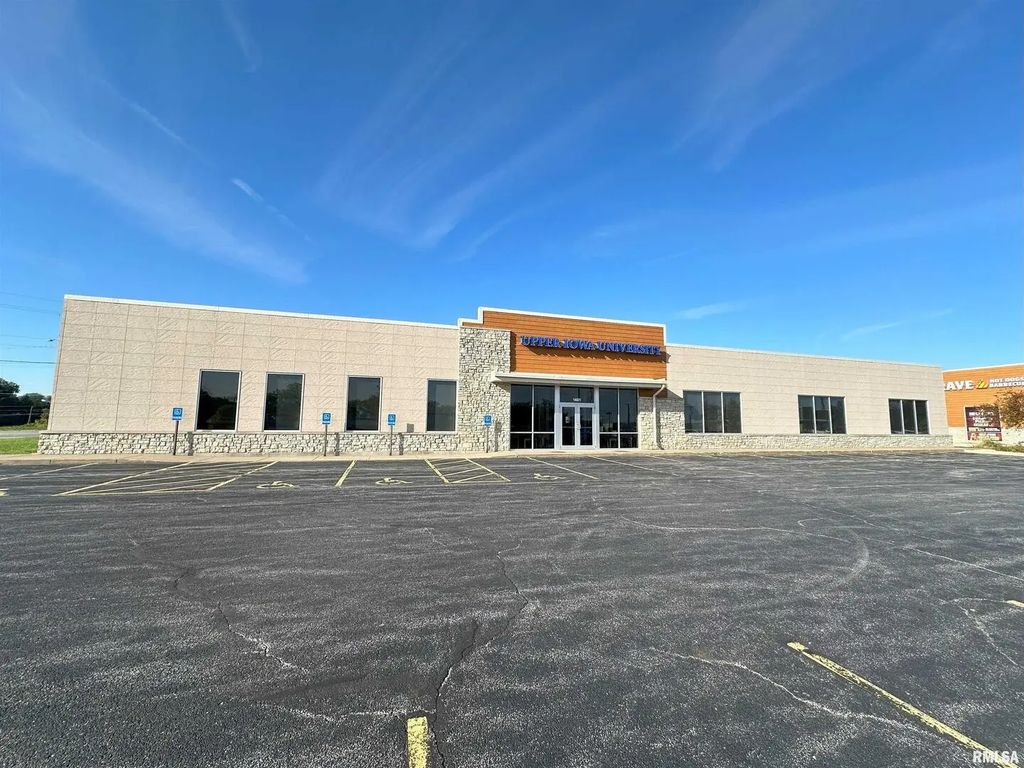 1401 Kimberly Road, Bettendorf
