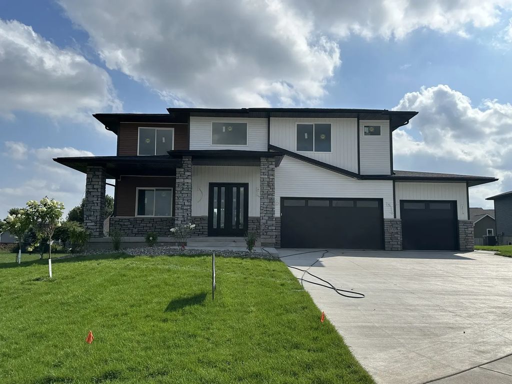 1713 Katie Court, Davenport