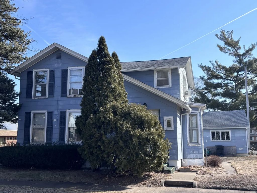 2235 Pershing Blvd Boulevard, Clinton
