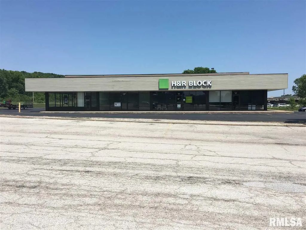 3850 Blackhawk Road H-3, Rock Island