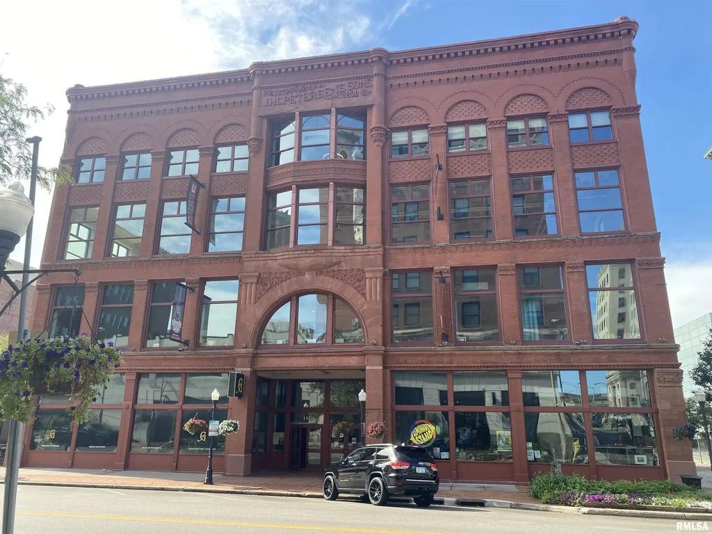 131 W 2nd Street 305, Davenport