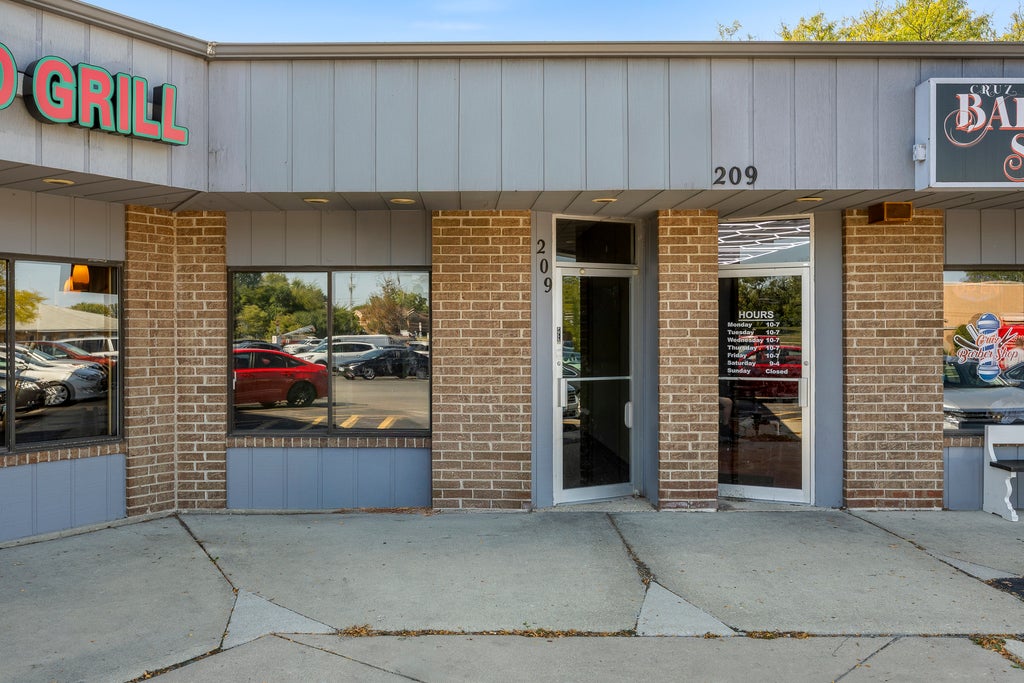 27w209 Geneva Road, Winfield