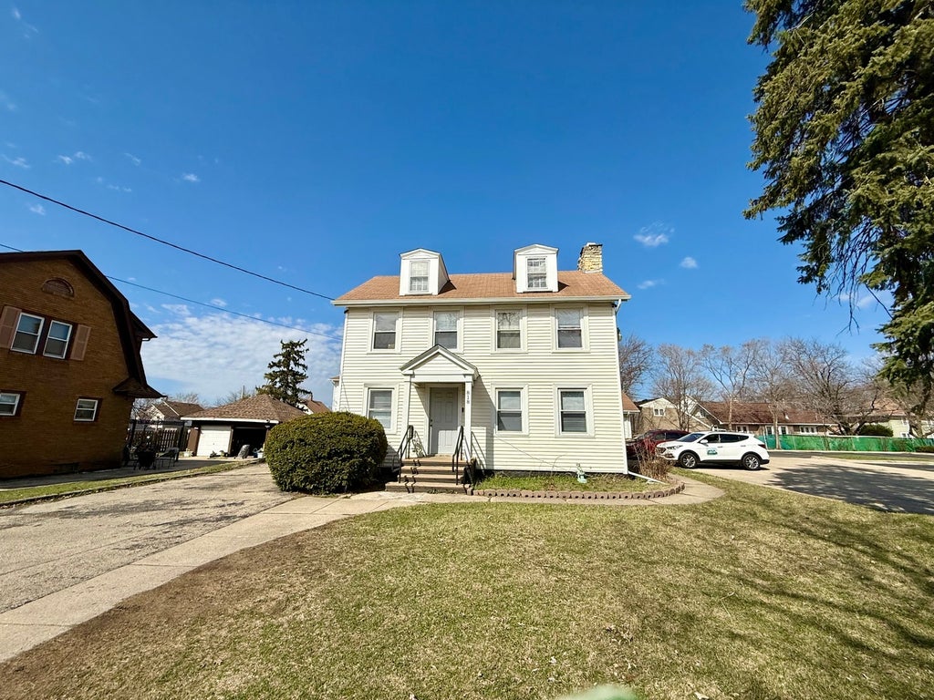 818 East New York Street, Aurora