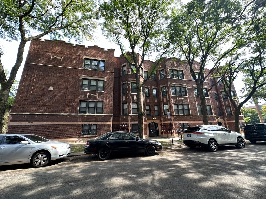7003 South Oglesby Avenue, Chicago, 60649