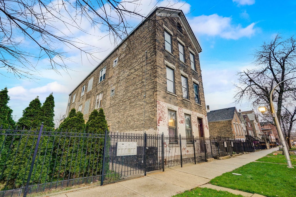 2326 South Sacramento Avenue, Chicago, 60623