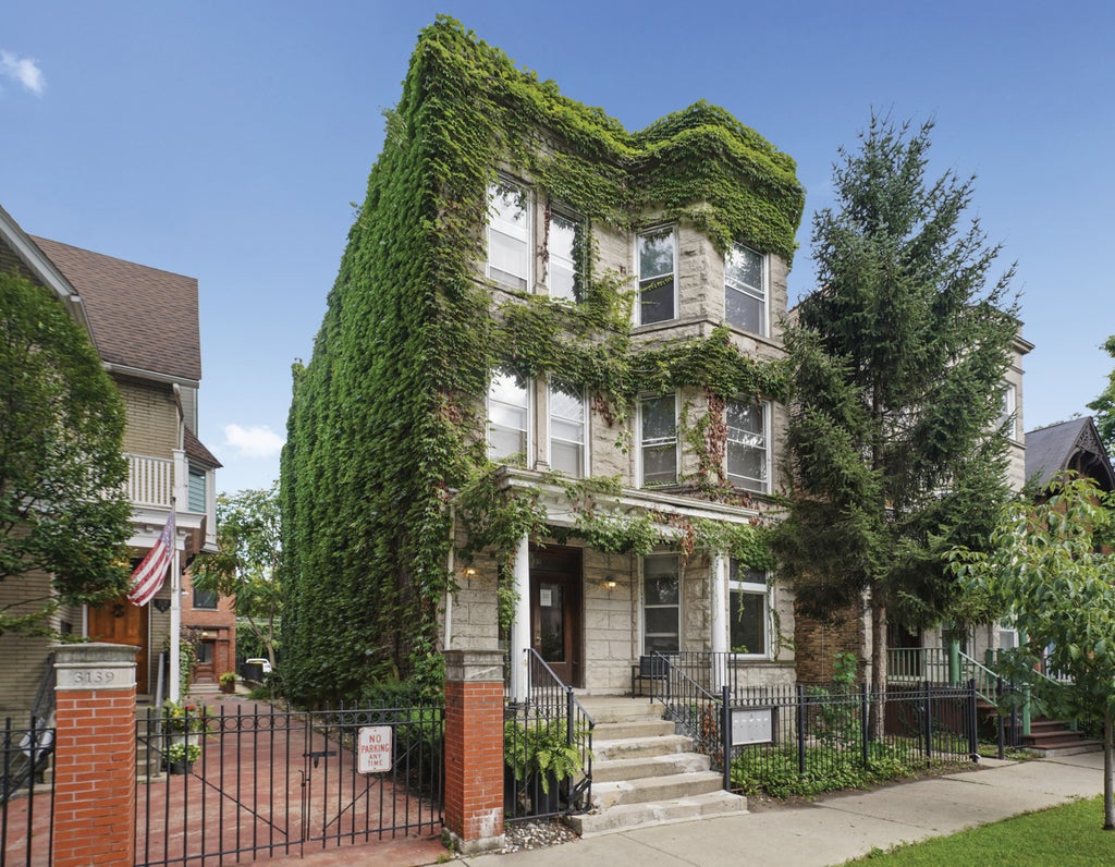 3135 North Clifton Avenue, Chicago