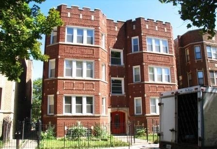 7935 South Essex Avenue, Chicago