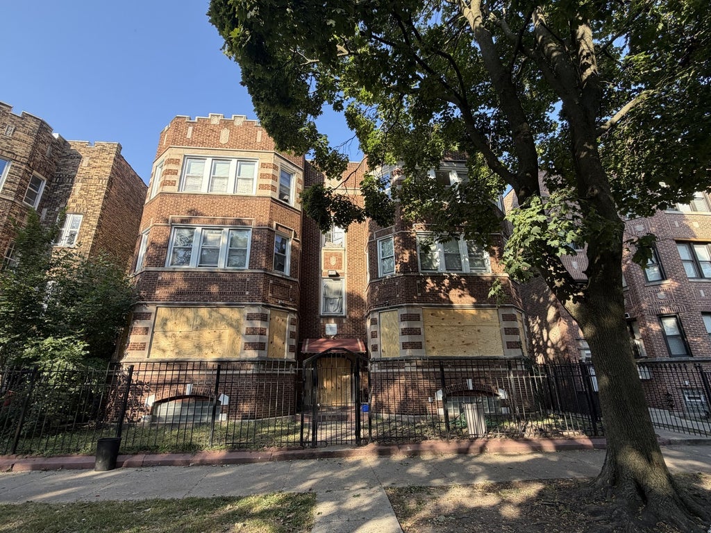 7816 South Phillips Avenue, Chicago