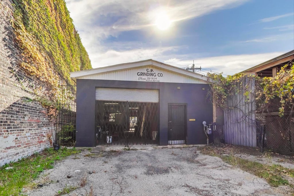 4653 West Harrison Street, Chicago