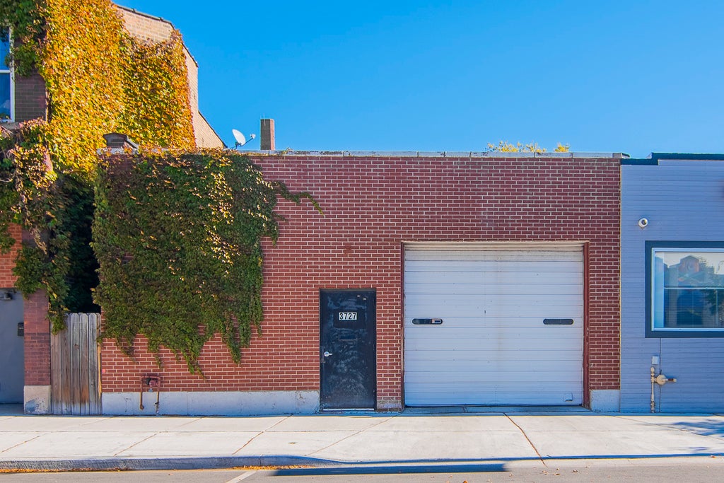 3727 North Western Avenue, Chicago