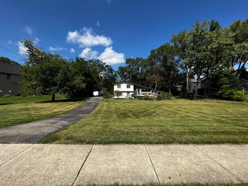 1525 West Wiesbrook Road, Wheaton