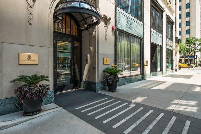 118 East Erie Street P-902, Chicago