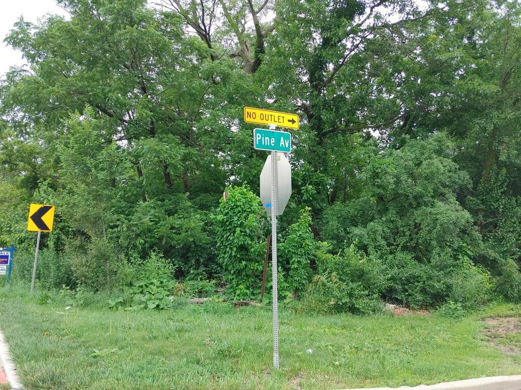 Nec Pine Avenue, West Chicago