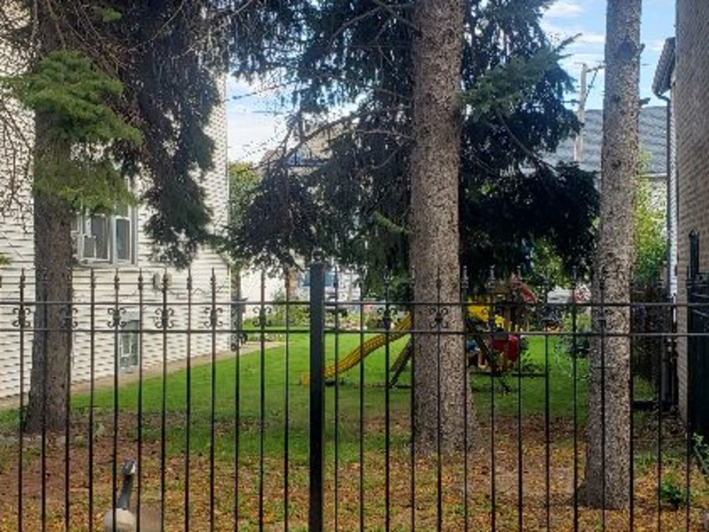 1937 North Kedzie Avenue, Chicago