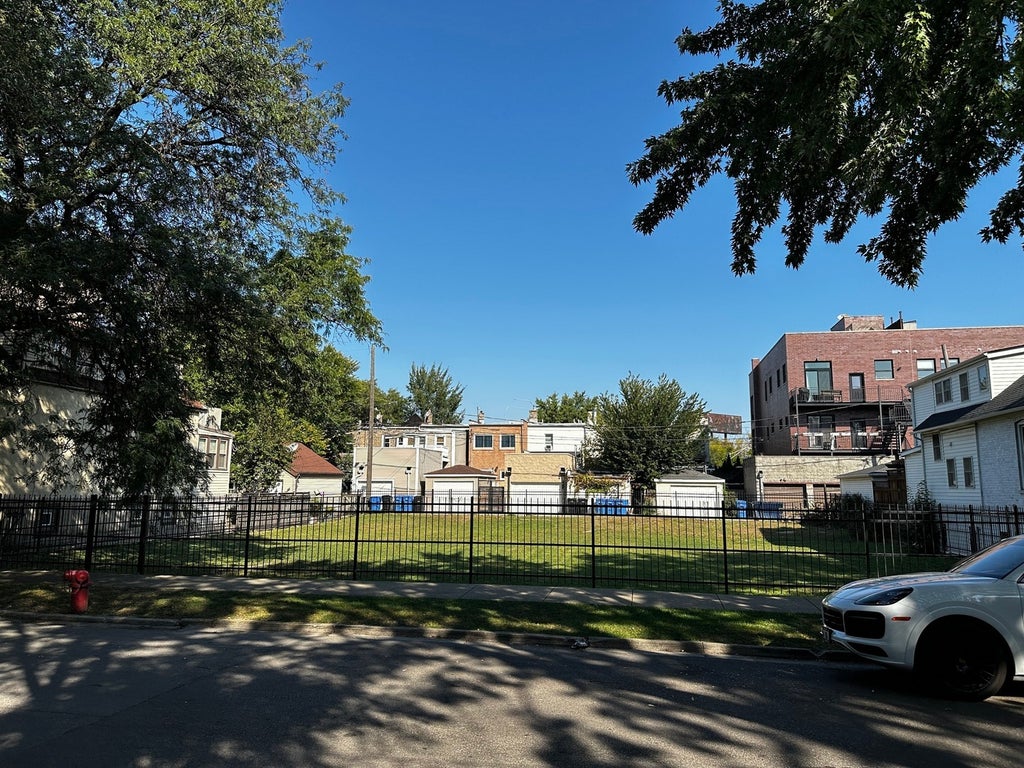 2326-34 West Montana Street, Chicago