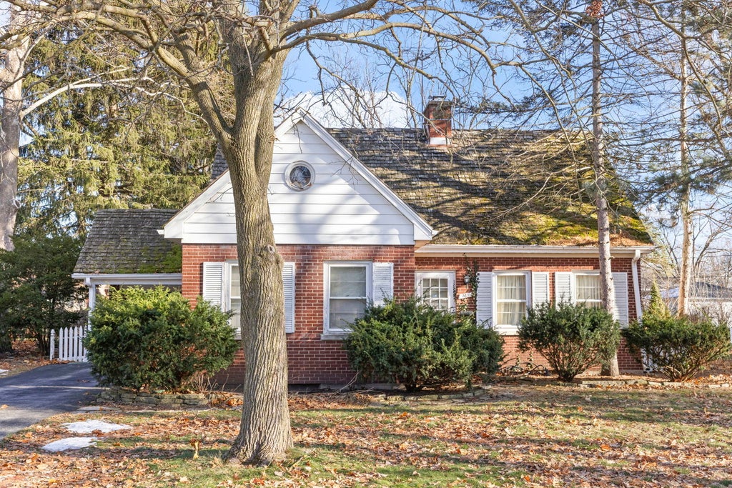 345 Woodstock Avenue, Glen Ellyn