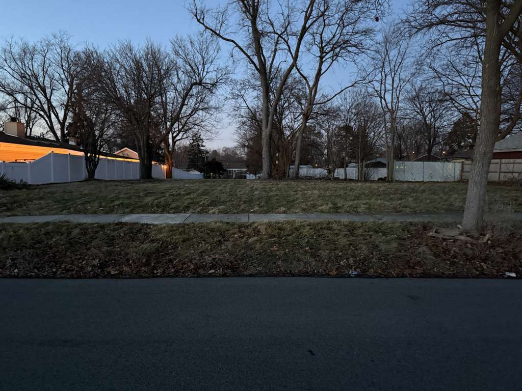 16 West Taylor Road, Lombard