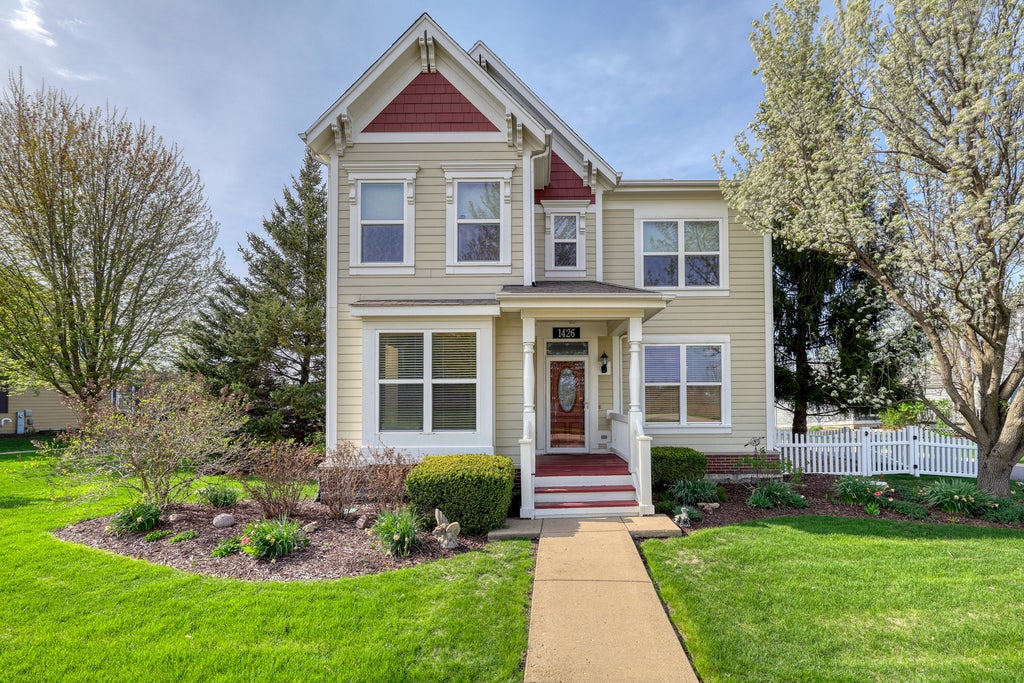 1426 Cornell Circle, Sugar Grove